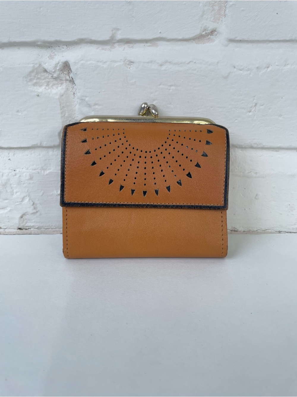 Vintage Princess Gardner Cowhide Splits Brown Leather Woman's Wallet Kisslock